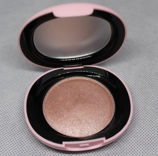Dream Girl- Silky Highlighter Powder
